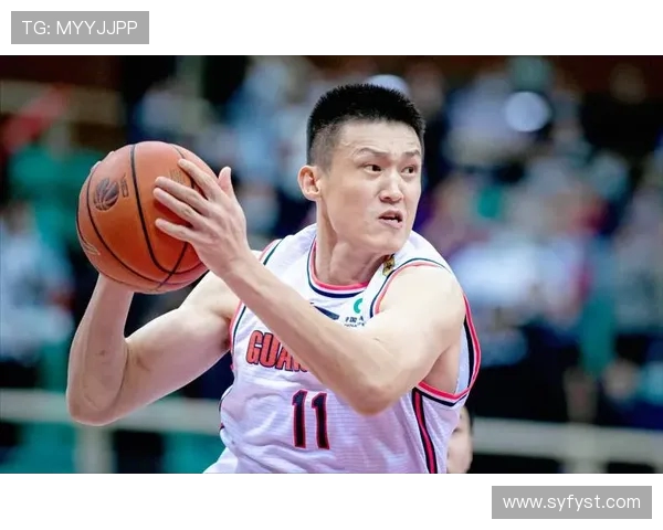 周鹏：从篮球场上的传奇到生活中的榜样，展现拼搏精神与团队合作的力量